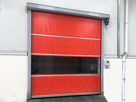 快速卷帘门是现代工业建筑中常用的一种装饰门